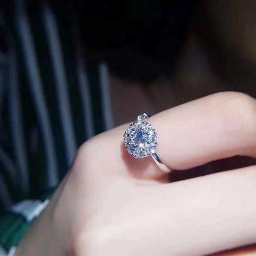 Adjustable silver ring featuring a rotating zircon crystal, designed for elegance and versatility in jewelry. 7