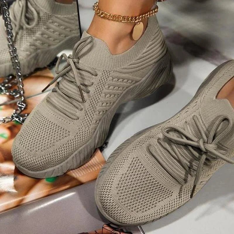 Orthopedic walking sneakers for women featuring a lightweight mesh upper and a supportive footbed, ideal for walking and travel. 7