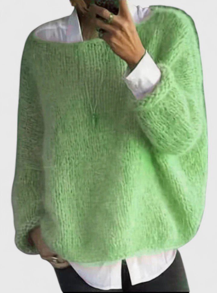 Women's oversized sweater in soft fabric, featuring a relaxed fit for casual comfort, available in a stylish pink color. 2
