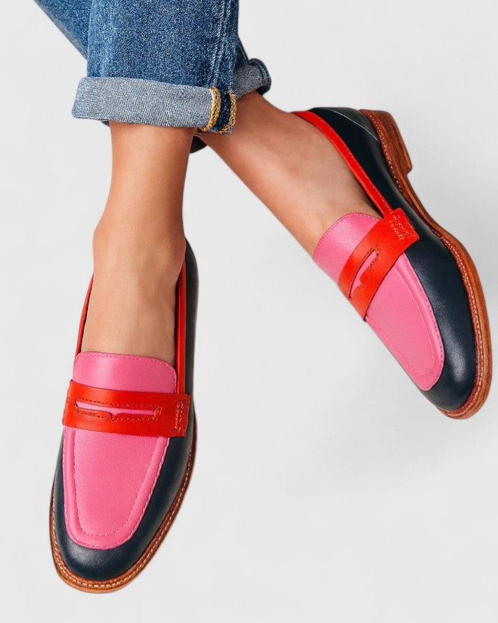 Elegant black leather loafers for women featuring cushioned insoles and a timeless design, perfect for both casual and formal occasions. 0