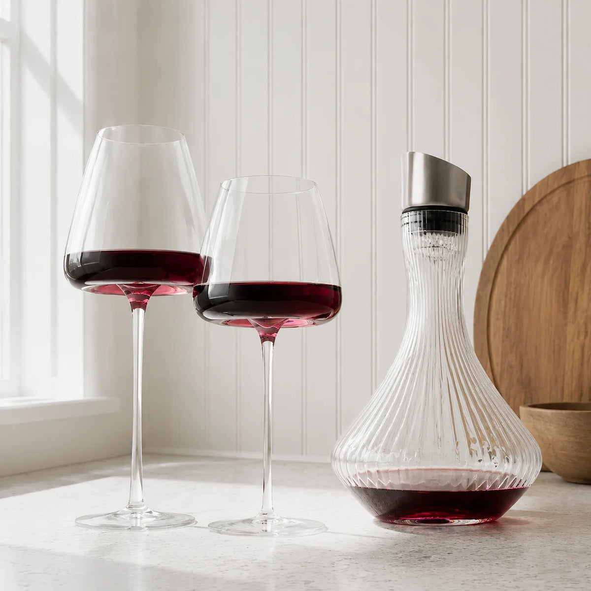 Handmade lead-free crystal wine glasses set featuring elegant clear stemware, perfect for serving red, white, and champagne. 1