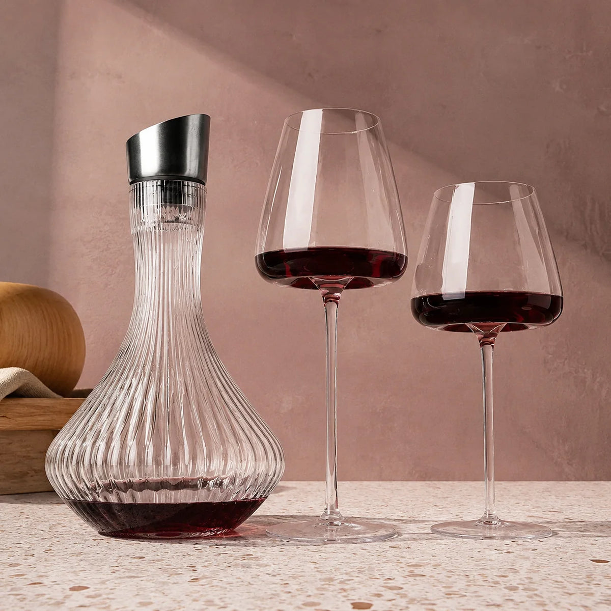 Handmade lead-free crystal wine glasses set featuring elegant clear stemware, perfect for serving red, white, and champagne. 2
