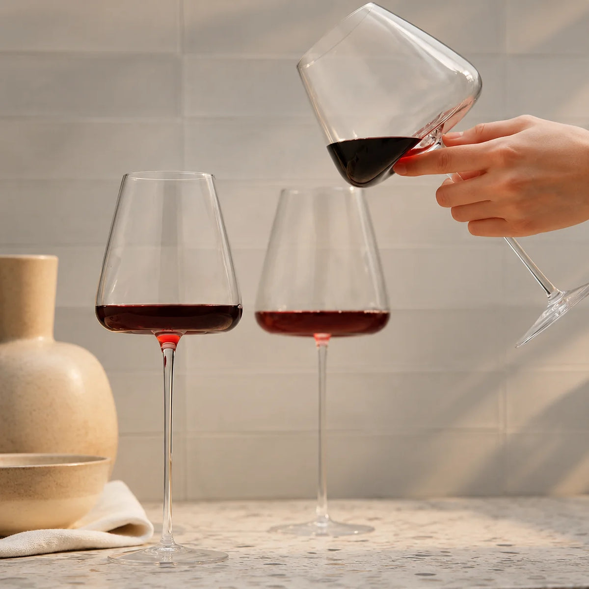 Handmade lead-free crystal wine glasses set featuring elegant clear stemware, perfect for serving red, white, and champagne. 7