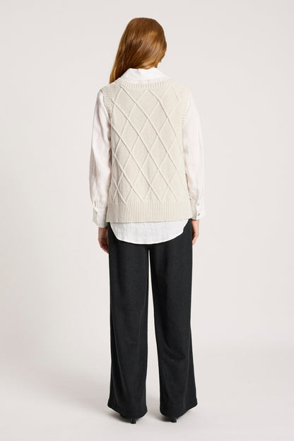 Knit vest featuring a stylish checkerboard pattern and ribbed detailing, designed for women in a soft cotton fabric, with a flattering V-neck, perfect 6