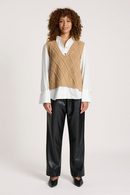 Knitted vest for women featuring a V-neck and checkerboard pattern, made from breathable cotton in a stylish mocha color, perfect for layering. 2