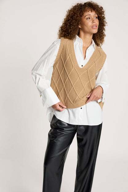 Knitted vest for women featuring a V-neck and checkerboard pattern, made from breathable cotton in a stylish mocha color, perfect for layering. 3