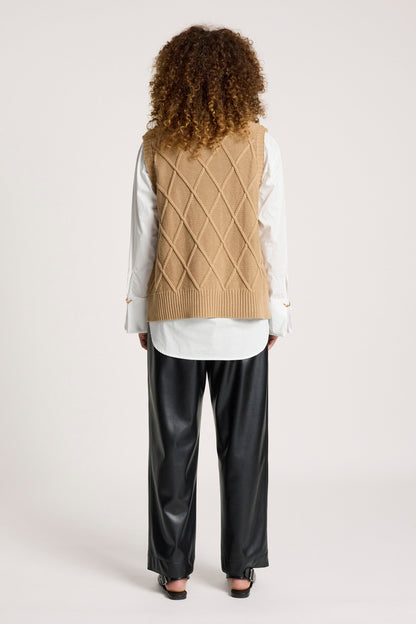 Knitted vest for women featuring a V-neck and checkerboard pattern, made from breathable cotton in a stylish mocha color, perfect for layering. 7