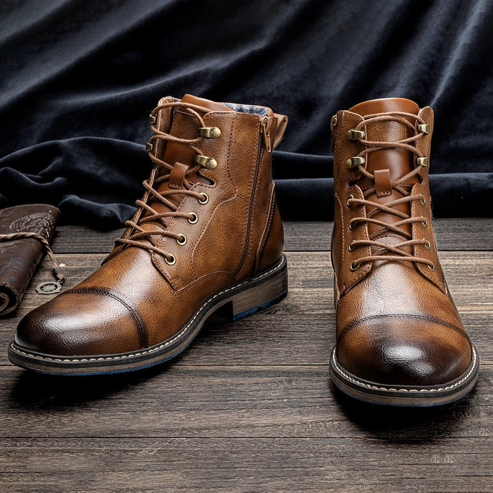 Men's winter boots featuring a warm interior and structured design, ideal for outdoor use, in an urban utility style with a 15cm shaft height. 1