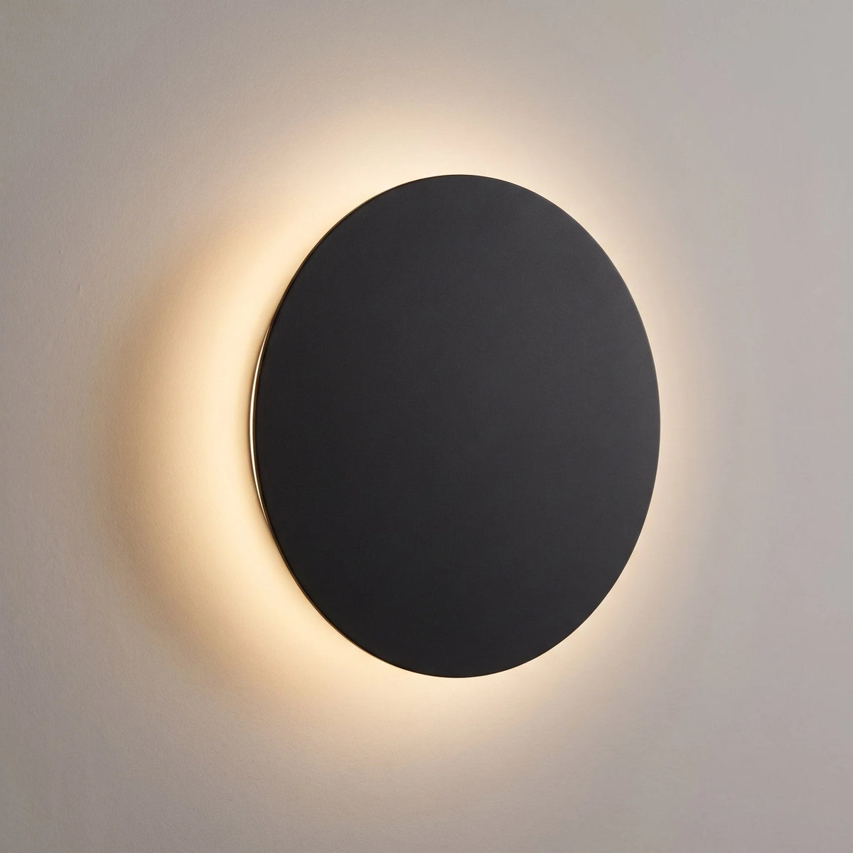 Minimalist LED wall light in black and white, featuring touch dimming and a wireless USB rechargeable design, perfect for modern home decor. 1
