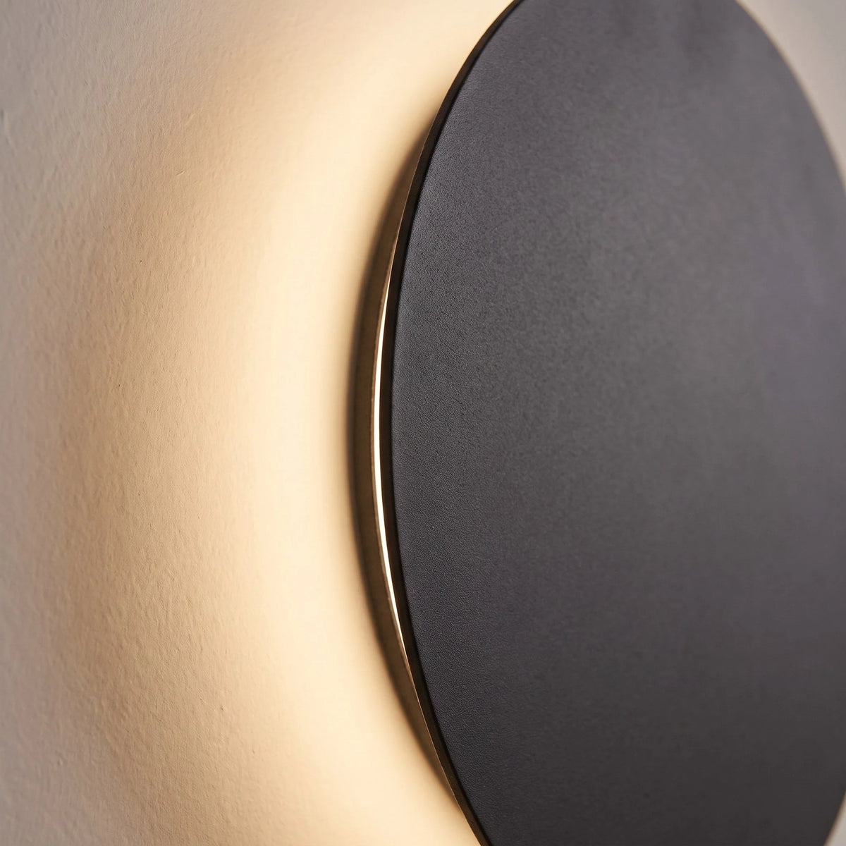 Minimalist LED wall light in black and white, featuring touch dimming and a wireless USB rechargeable design, perfect for modern home decor. 3