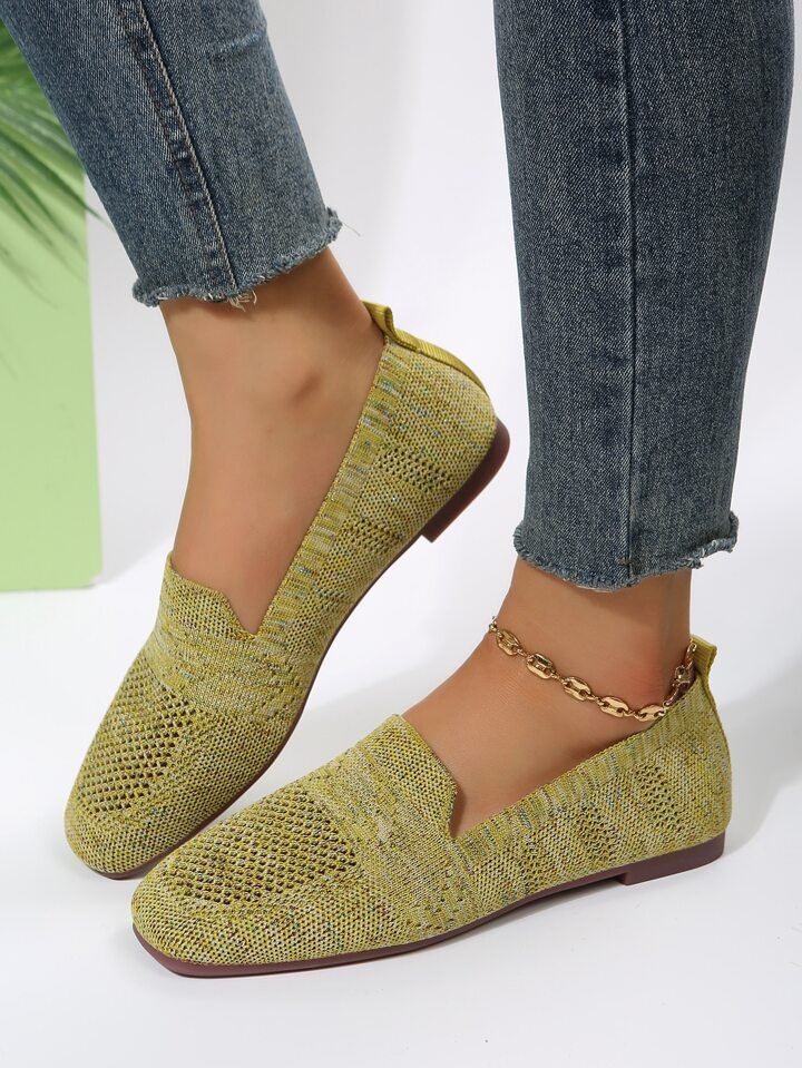 Orthopedic shoes for women featuring targeted support and shock absorption, designed for casual comfort with a stylish appearance. 5