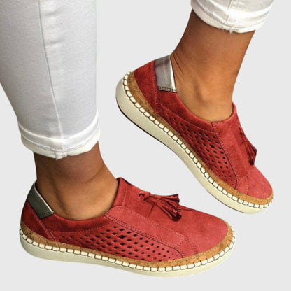 Orthopedic slip-on shoes featuring arch support and a breathable design, perfect for comfortable summer wear. 1