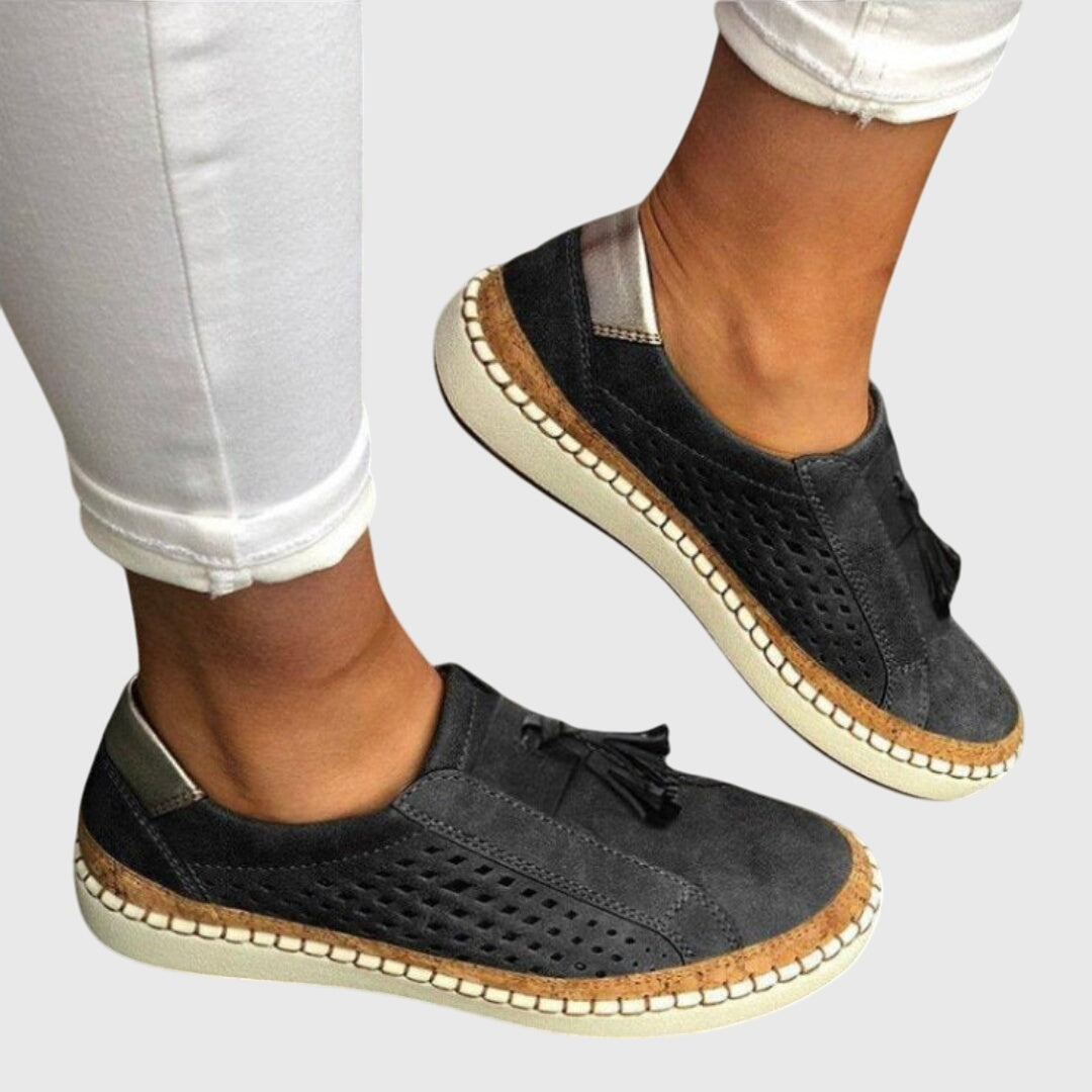 Orthopedic slip-on shoes featuring arch support and a breathable design, perfect for comfortable summer wear. 3
