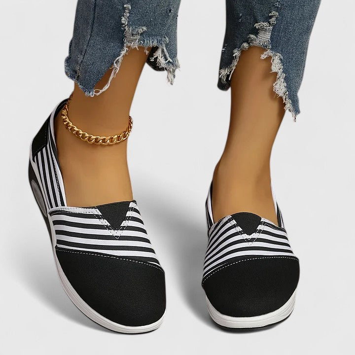 Orthopedic sneakers featuring a lightweight, non-slip design with all-day support and breathable materials for ultimate comfort and stability. 3
