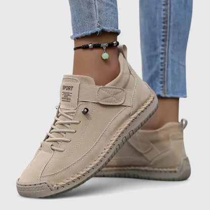 Orthopedic sneakers designed for comfort and support, featuring arch support and a shock-absorbing EVA sole for enhanced cushioning and stability. 1
