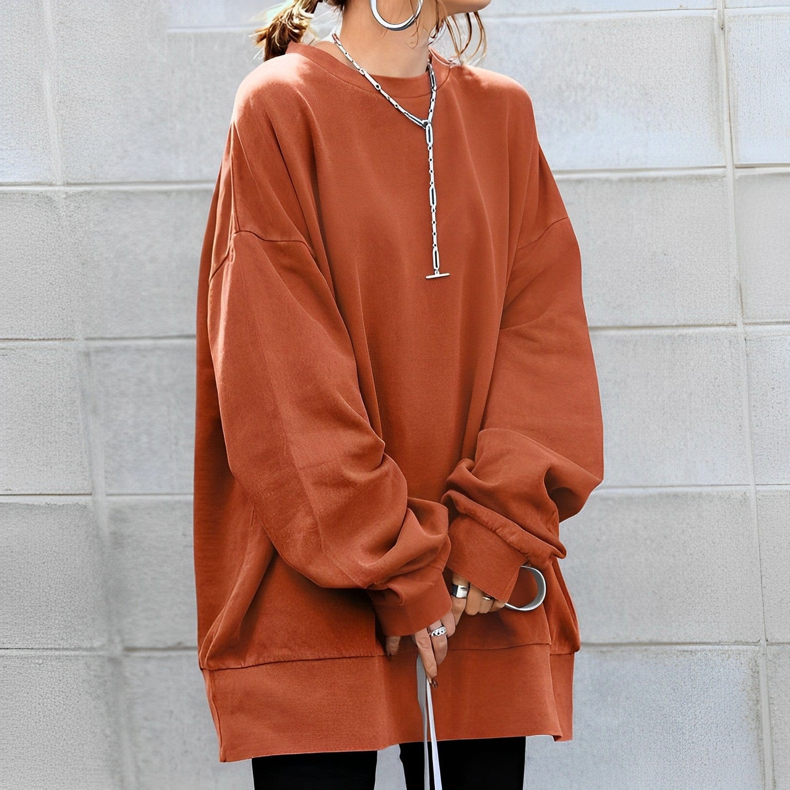 Oversized women's sweatshirt featuring a soft cotton-polyester blend, designed with a minimalist casual aesthetic and relaxed fit for ultimate comfort. 4
