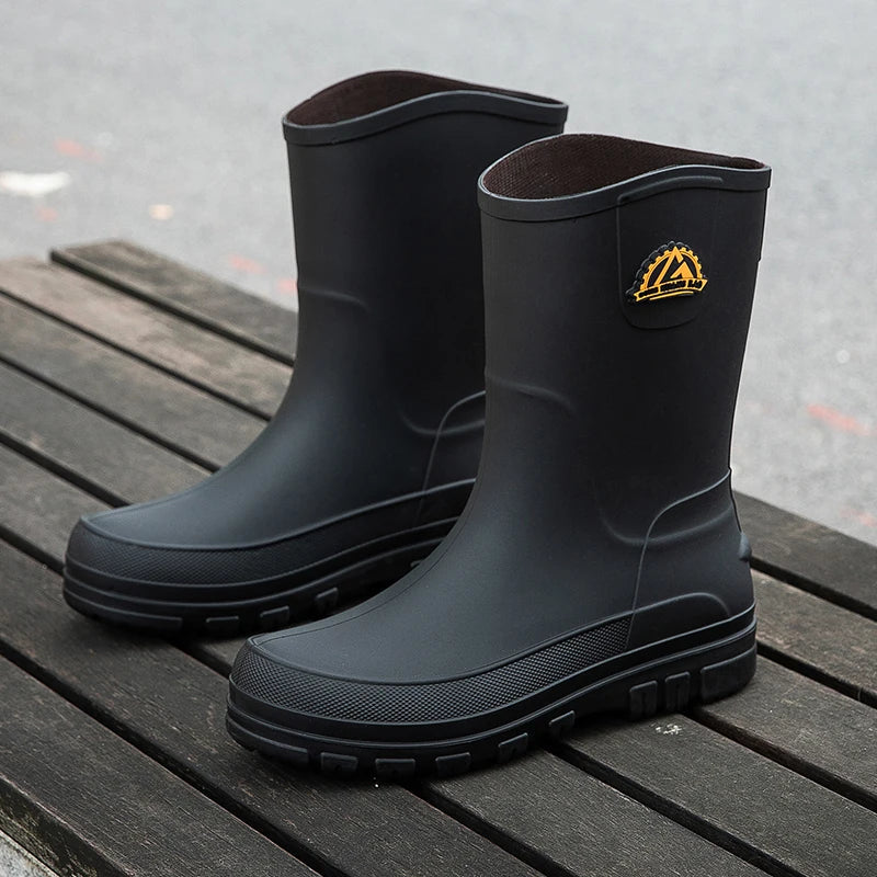 Waterproof rain boots for men featuring a slip-resistant sole and mid-calf outdoor design, ideal for wet conditions and outdoor activities. 0