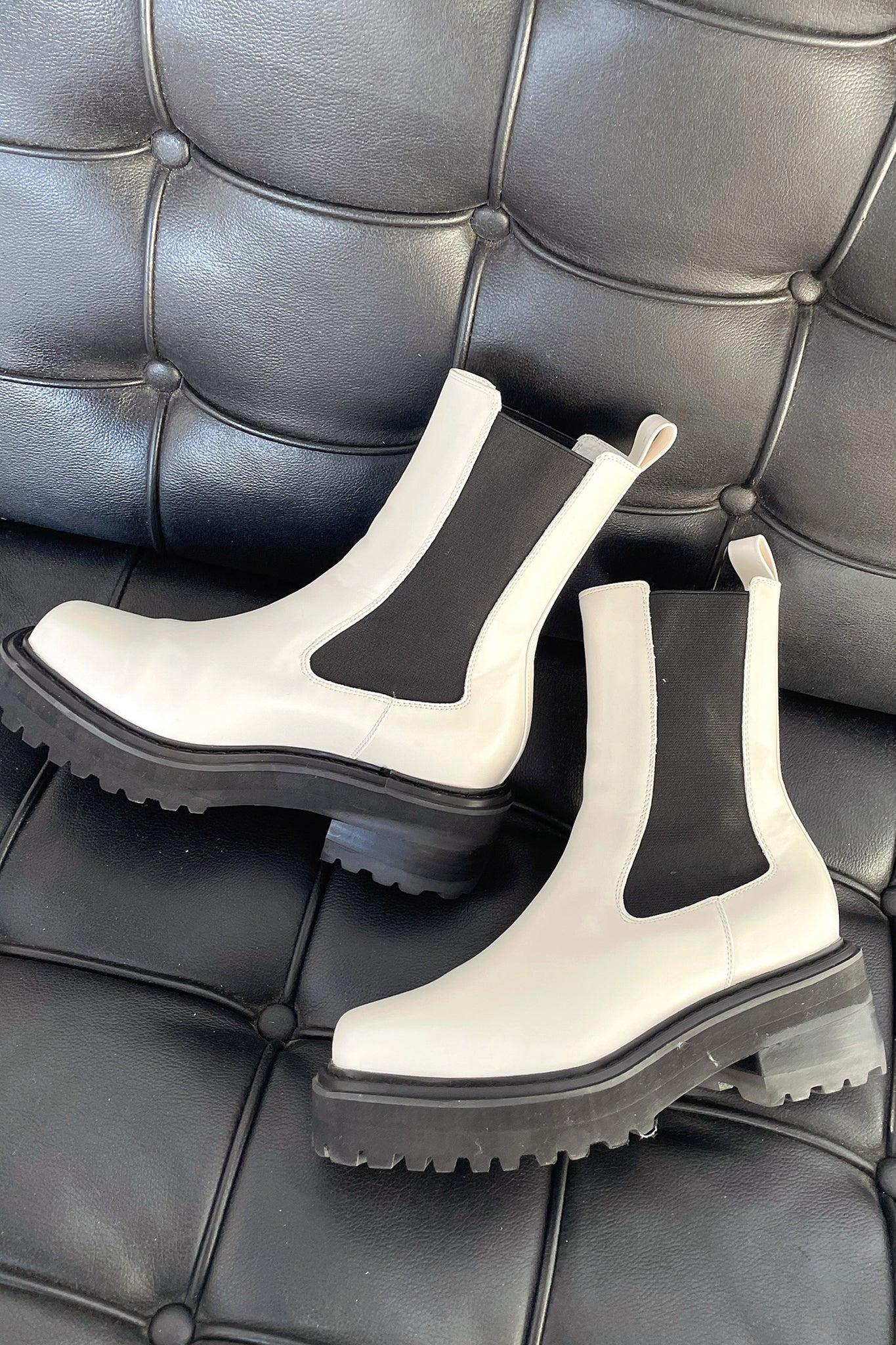 White ankle boots for women featuring a cushioned interior, designed for modern elegance and comfort, perfect for versatile styling. 2