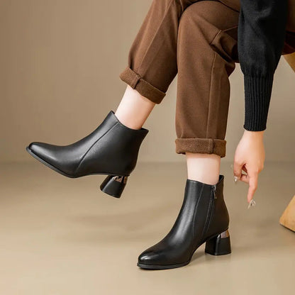 Women's ankle boots featuring a sleek black design and supportive sole, perfect for everyday comfort and style. 2