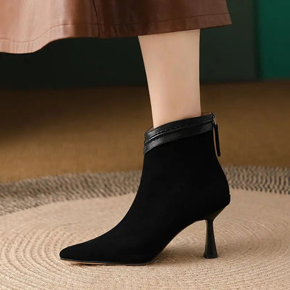 Women's black ankle boots featuring a supportive sole and a sleek comfort design, perfect for everyday wear. 2