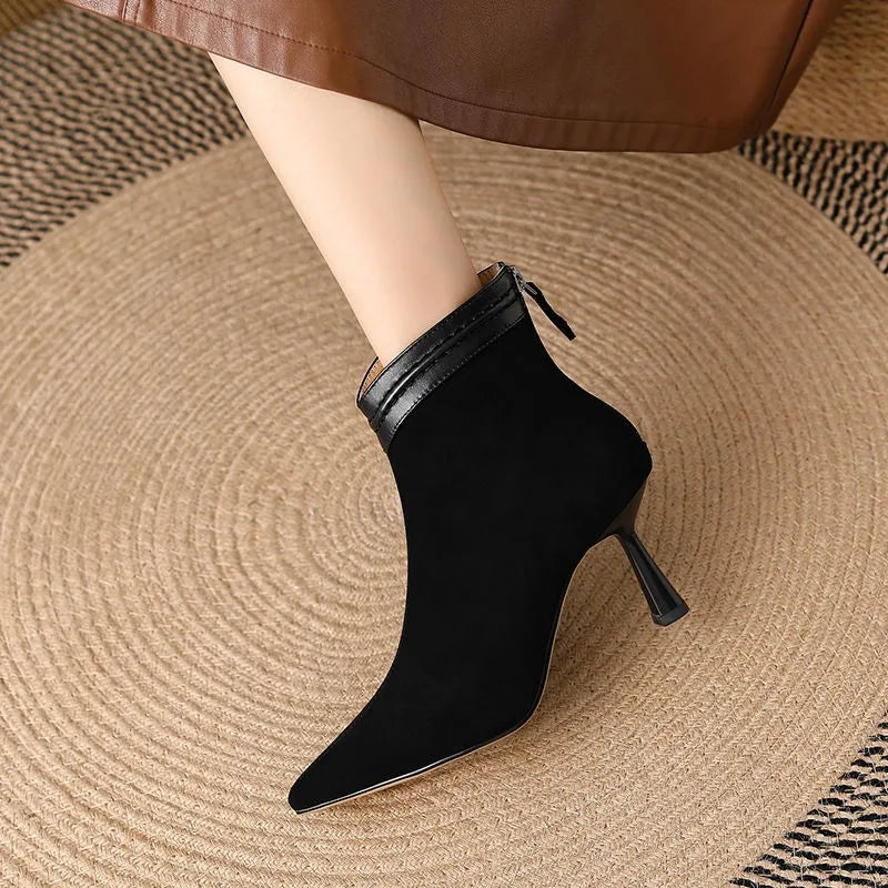 Women's black ankle boots featuring a supportive sole and a sleek comfort design, perfect for everyday wear. 3