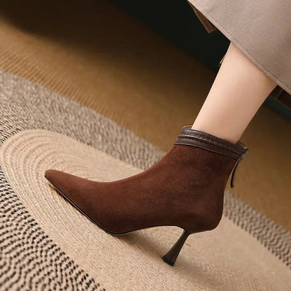 Women's black ankle boots featuring a supportive sole and a sleek comfort design, perfect for everyday wear. 5