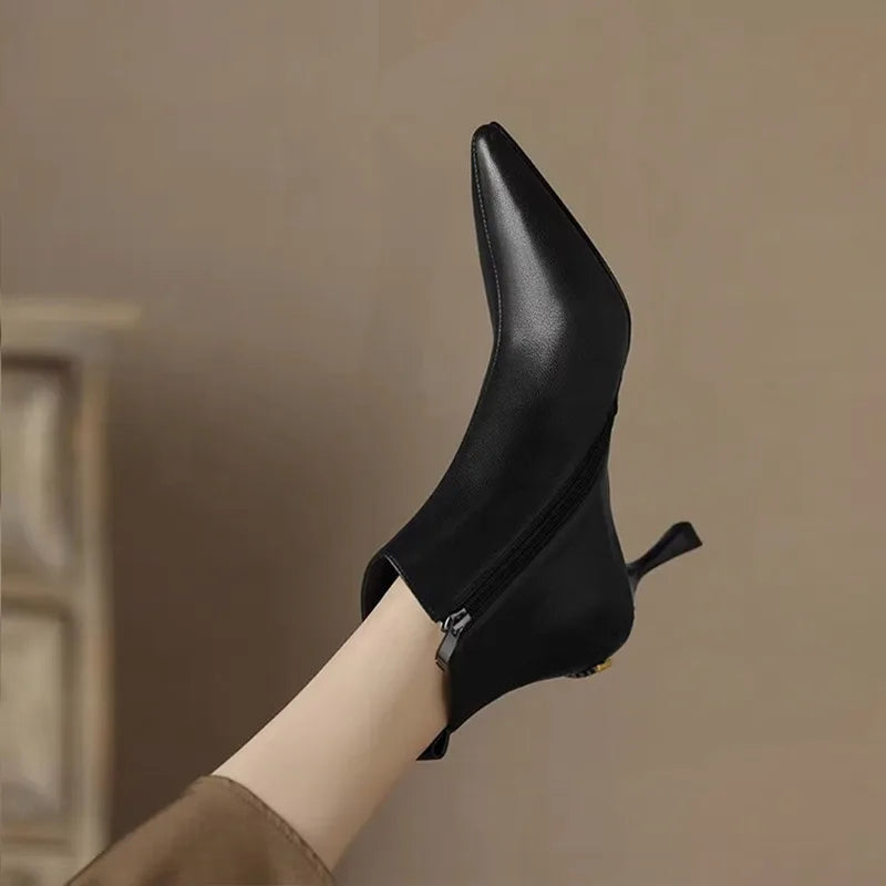 Elegant black women's boots featuring a slender kitten heel and pointed toe, designed for all-day comfort and style. 3
