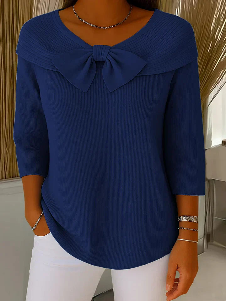 Women's fitted sweater with bow detail in soft fabric, featuring a cozy minimalist design perfect for an elegant autumn style. 4