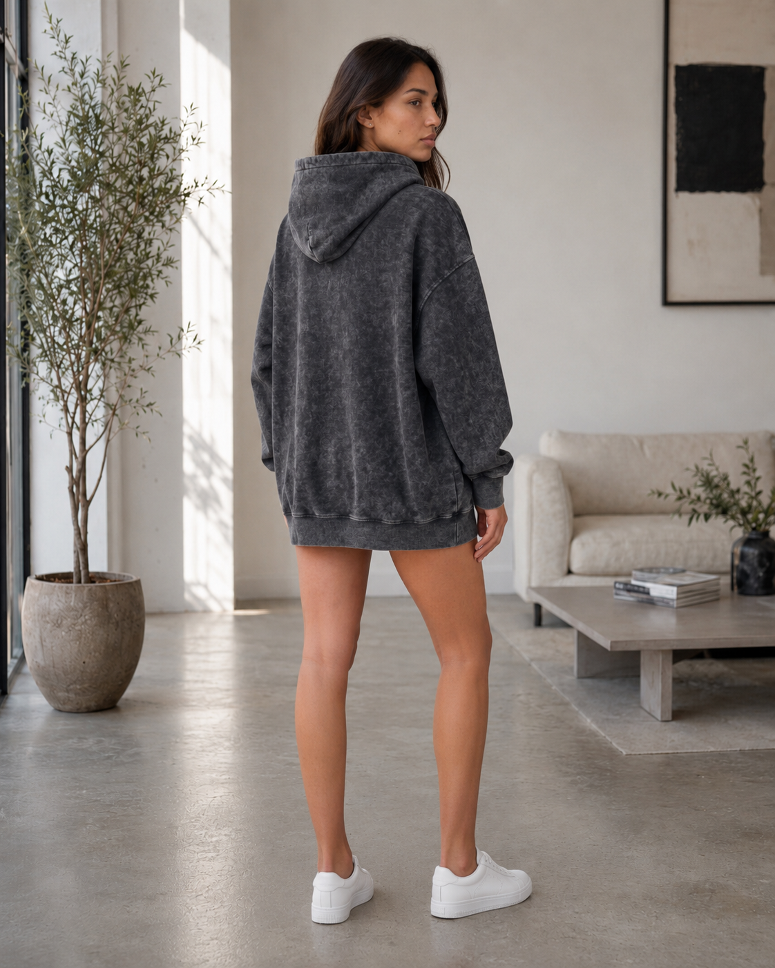 Women's oversized hoodie in washed black featuring a kangaroo pocket, perfect for casual wear and layering in any season. 1