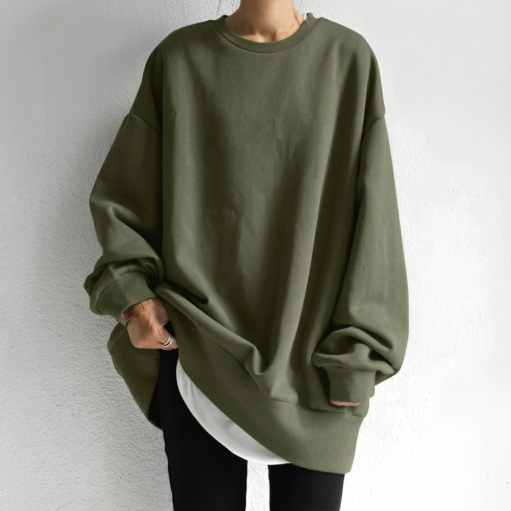 Women's oversized sweater tunic featuring long sleeves and a cozy drop shoulder design, perfect for casual comfort and stylish layering. 2