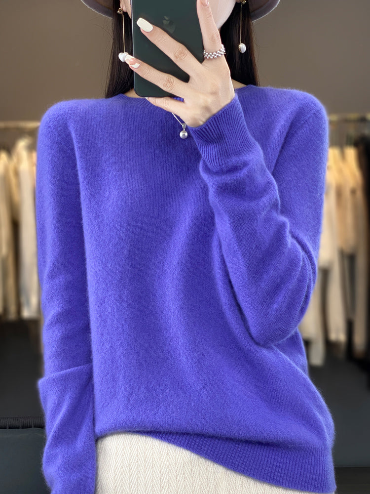 Women’s turquoise sweater featuring a relaxed fit and made from soft, warm material, perfect for cozy layering and versatile styling. 4
