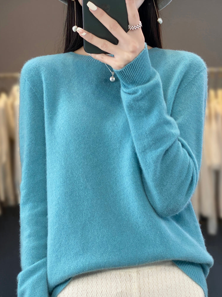Women’s turquoise sweater featuring a relaxed fit and made from soft, warm material, perfect for cozy layering and versatile styling. 5