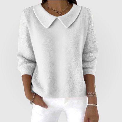 Women's relaxed fit green sweater, perfect for everyday wear, featuring a timeless design for ultimate comfort. 2