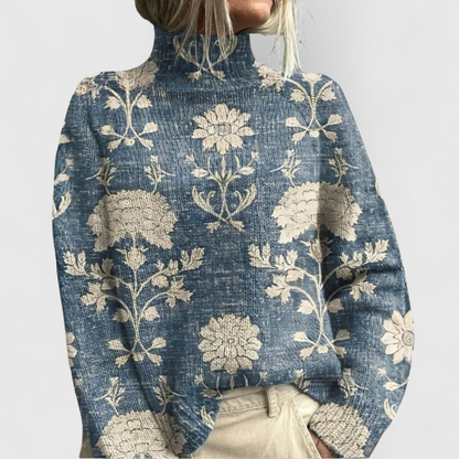Women's elegant green turtleneck sweater with a relaxed fit and ribbed details, perfect for stylish layering in cooler weather. 1