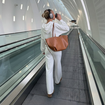 Women's vintage tote bag featuring a spacious interior, made from durable fabric, perfect for everyday carry as a large shoulder handbag. 6