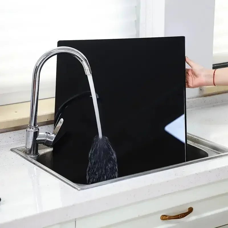 Acrylic cutting board with a non-slip surface, featuring a durable and easy-to-carry design, measuring 45cm x 35cm. Ideal 1