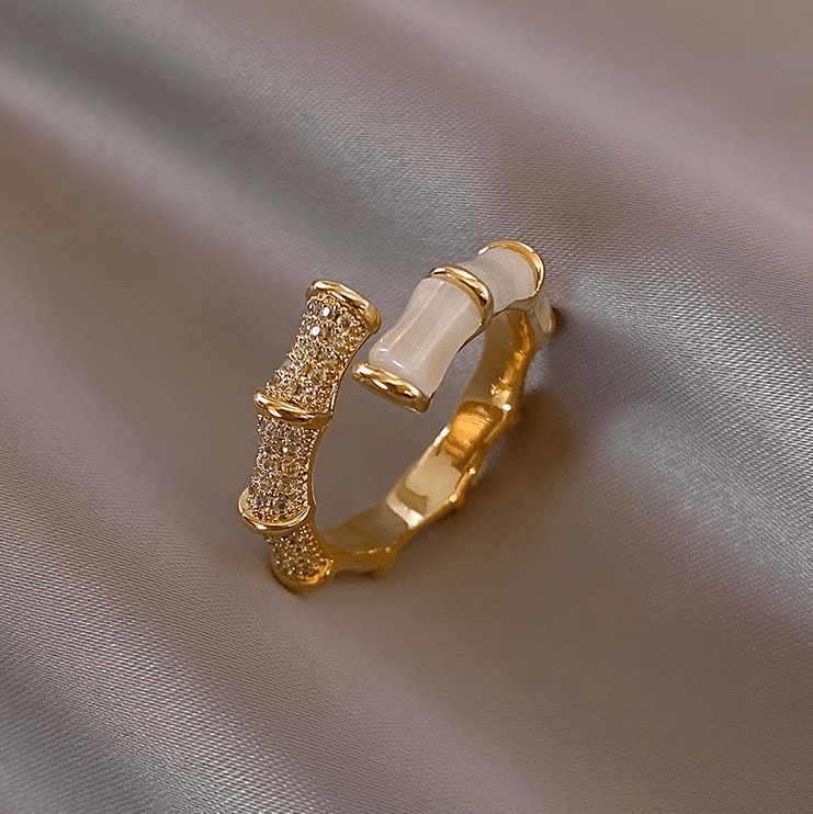 Adjustable gold-plated opal ring featuring a stunning gemstone, perfect for adding elegance to any outfit. 0