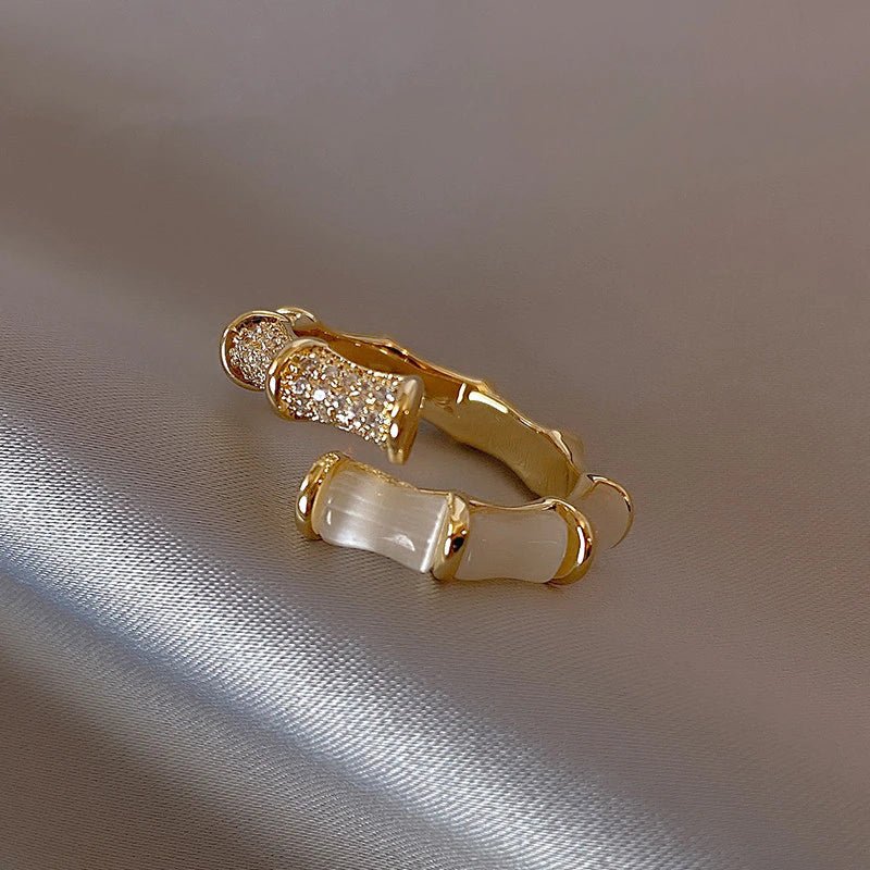 Adjustable gold-plated opal ring featuring a stunning gemstone, perfect for adding elegance to any outfit. 1