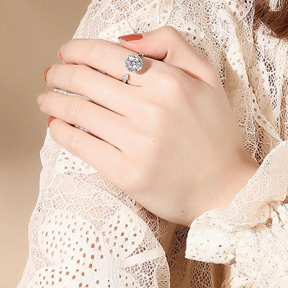 Adjustable silver ring featuring a rotating zircon crystal, designed for elegance and versatility in jewelry. 2