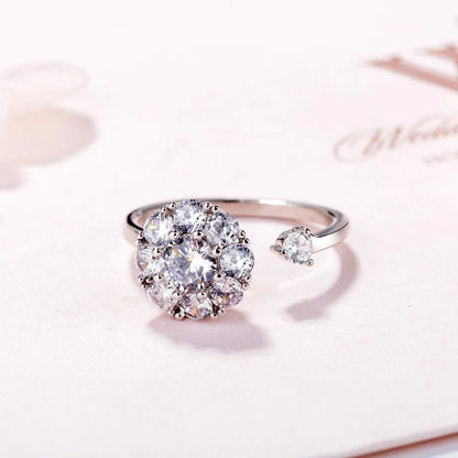 Adjustable silver ring featuring a rotating zircon crystal, designed for elegance and versatility in jewelry. 6