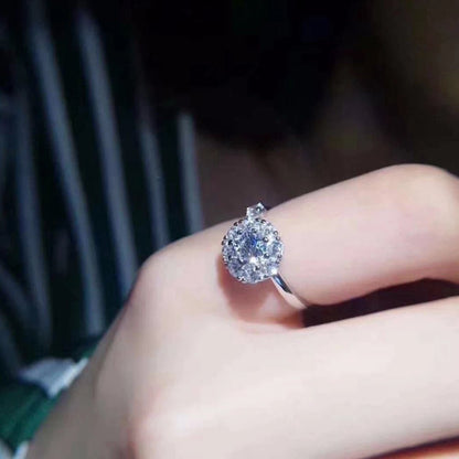 Adjustable silver ring featuring a rotating zircon crystal, designed for elegance and versatility in jewelry. 7