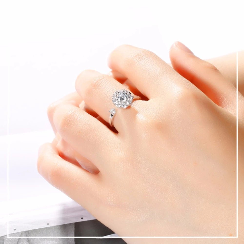 Adjustable silver ring featuring a rotating zircon crystal, designed for elegance and versatility in jewelry. 1