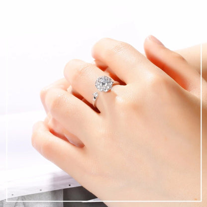 Adjustable silver ring featuring a rotating zircon crystal, designed for elegance and versatility in jewelry. 1