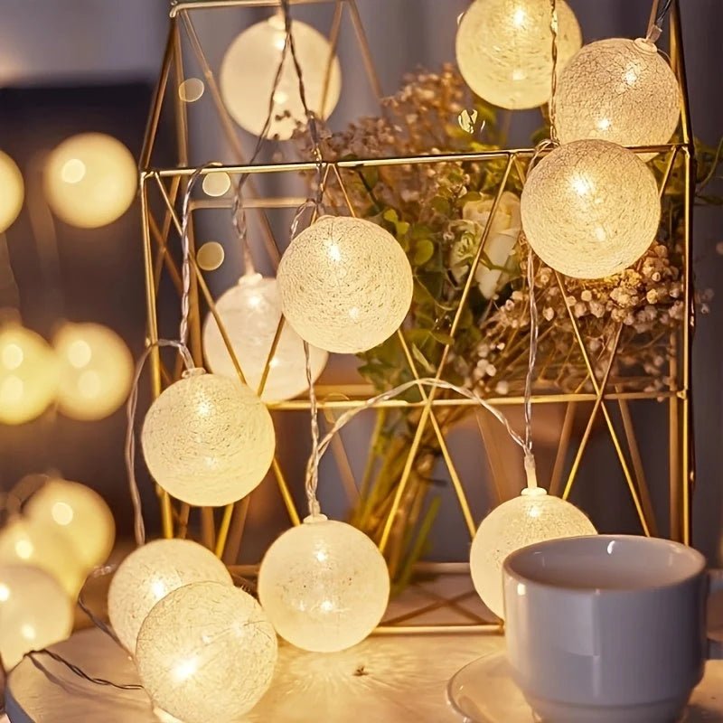 Battery-powered globe string lights featuring 10 LED white plastic spheres, perfect for indoor decoration and party ambiance. 3