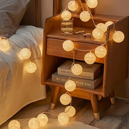 Battery-powered globe string lights featuring 10 LED white plastic spheres, perfect for indoor decoration and party ambiance. 1