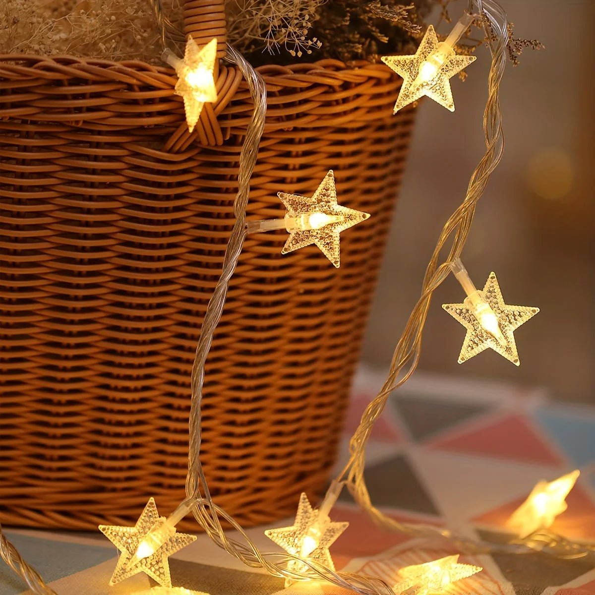 Battery-powered star fairy lights featuring warm white LEDs, available in multiple length options for versatile decorative use. 0