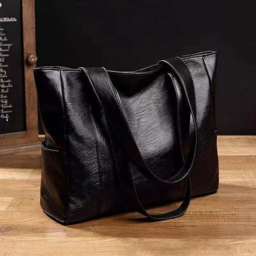 Black shoulder bag with large capacity and retro design, made of elegant PU material, perfect for women's fashion and daily use. 2