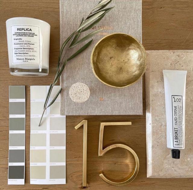 Elegant brass house numbers with a satin finish, designed for floating or flat installation, featuring a weather-resistant design for durability and style. 5