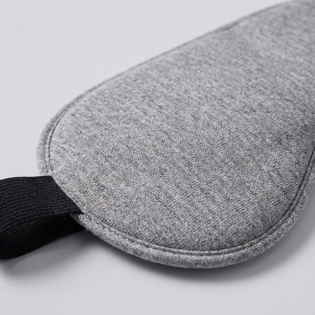 Breathable sleeping mask featuring an adjustable nose bridge, made with five layers of soft cotton for ultimate comfort during sleep. 3