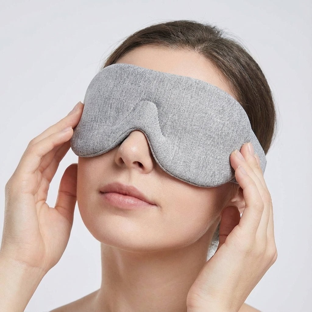 Breathable sleeping mask featuring an adjustable nose bridge, made with five layers of soft cotton for ultimate comfort during sleep. 4